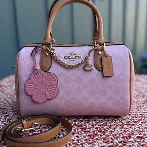 Coach medium Rowan in powder pink